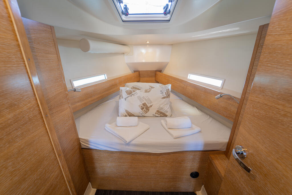 Salona 380 Navis Celere