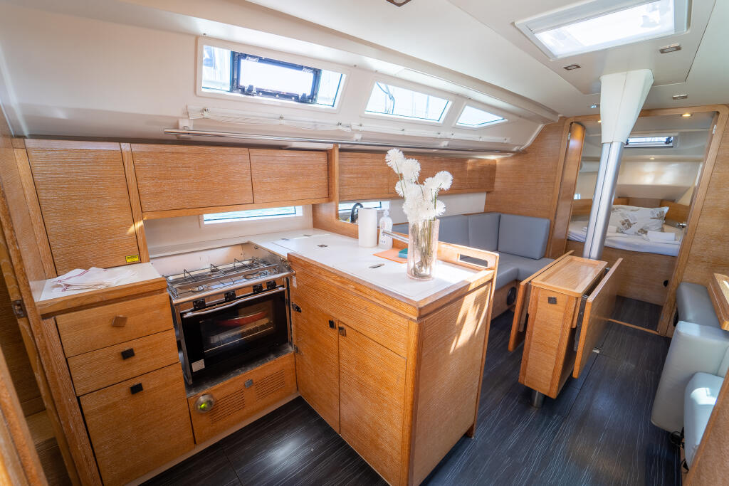 Salona 380 Navis Celere