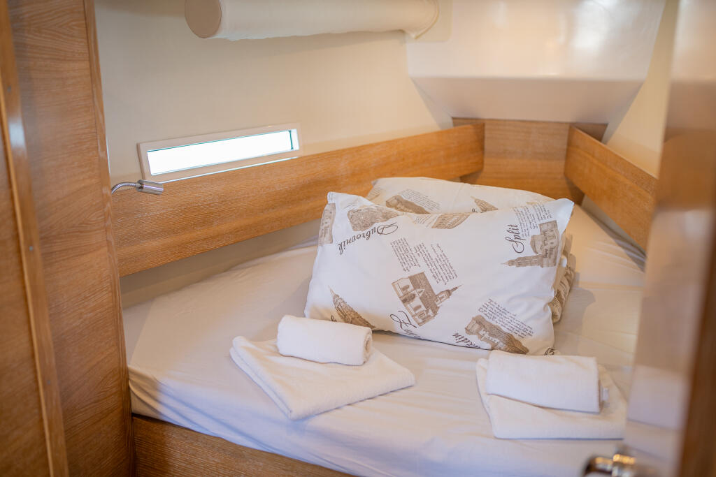 Salona 380 Navis Celere