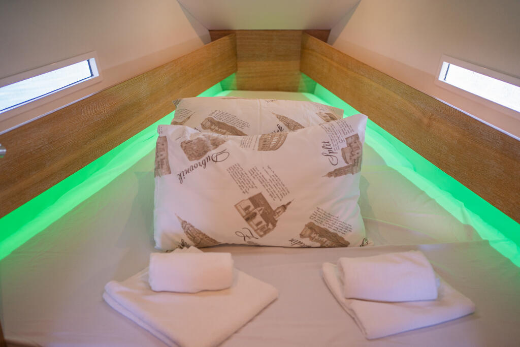 Salona 380 Navis Celere