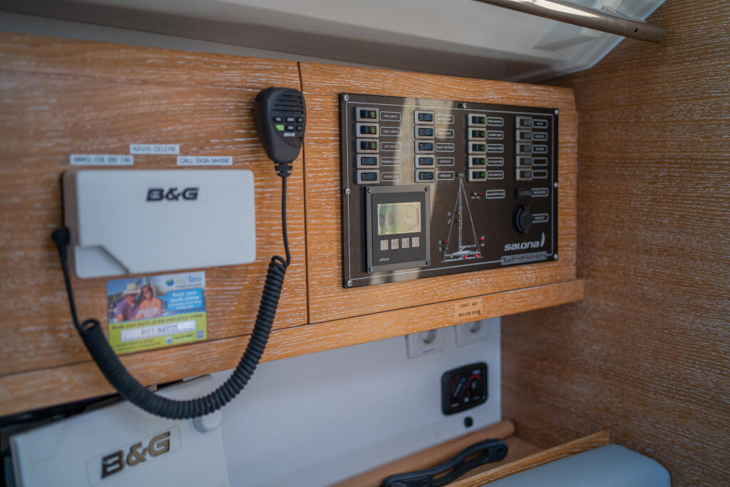Salona 380 Navis Celere