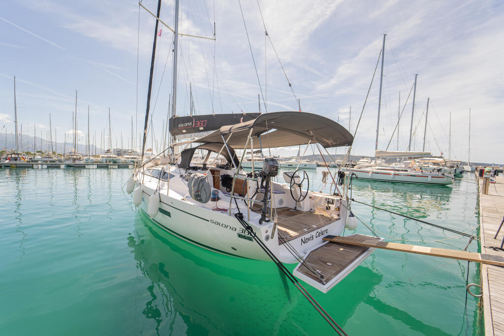 Salona 380 Navis Celere