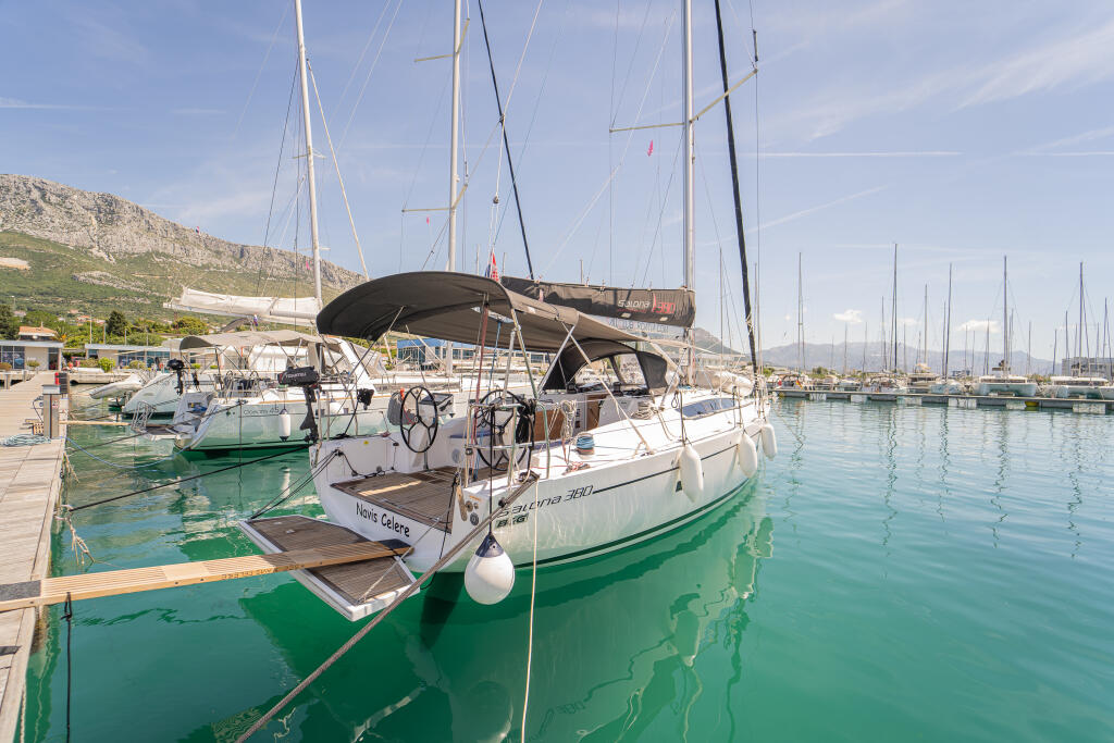 Salona 380 Navis Celere