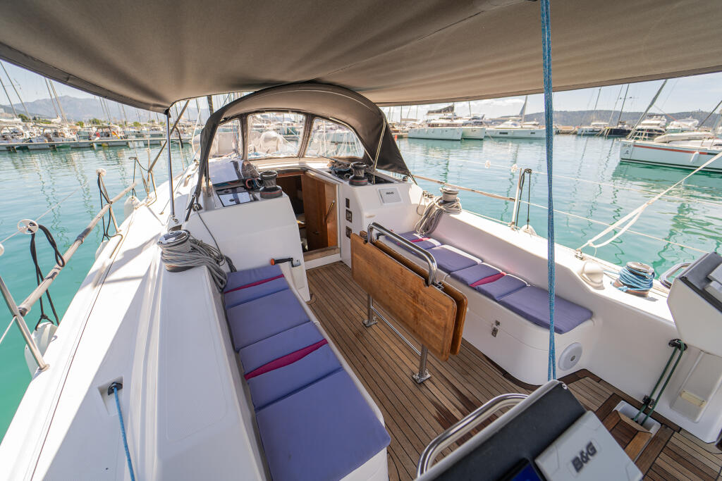 Salona 380 Navis Celere