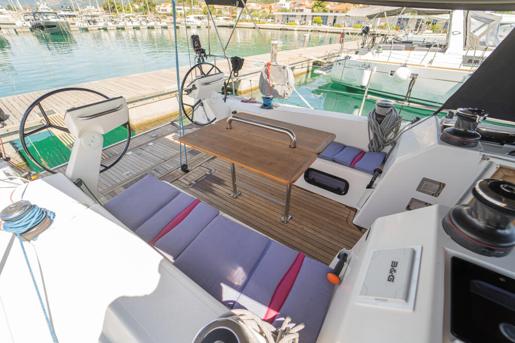Salona 380 Navis Celere