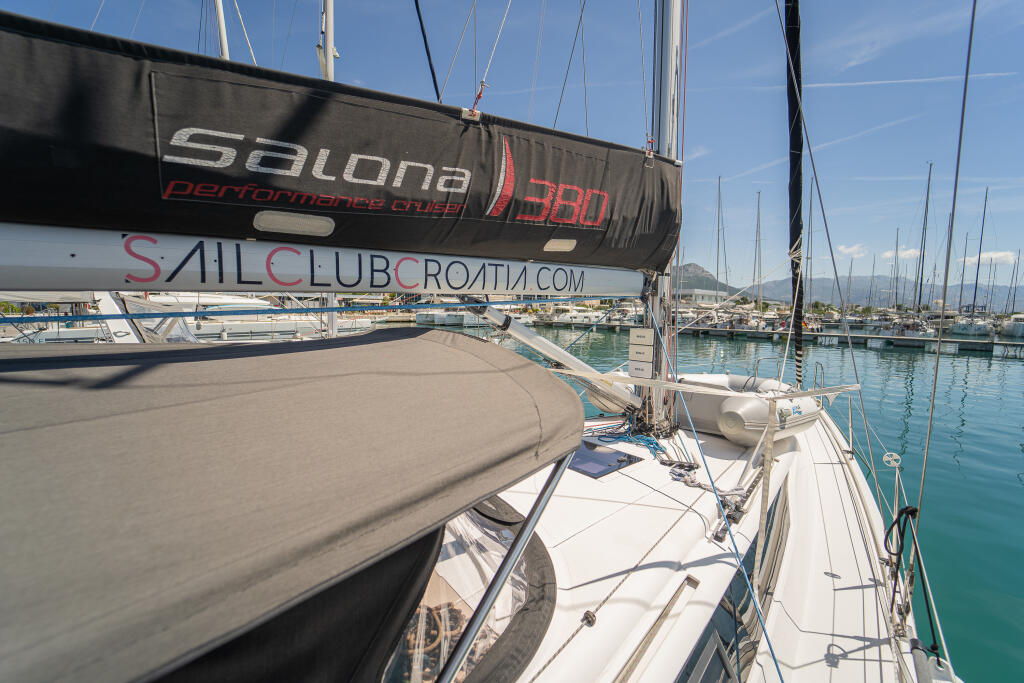 Salona 380 Navis Celere
