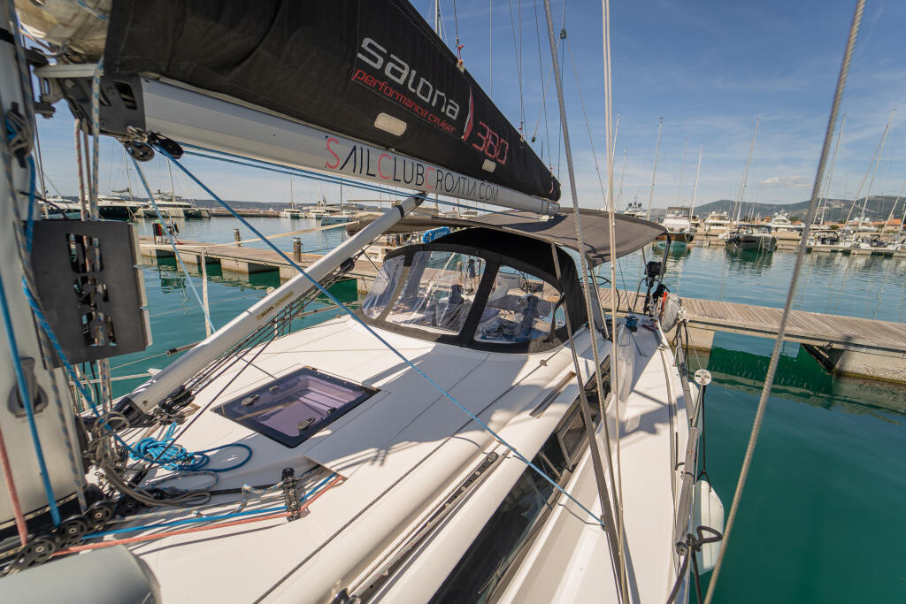 Salona 380 Navis Celere