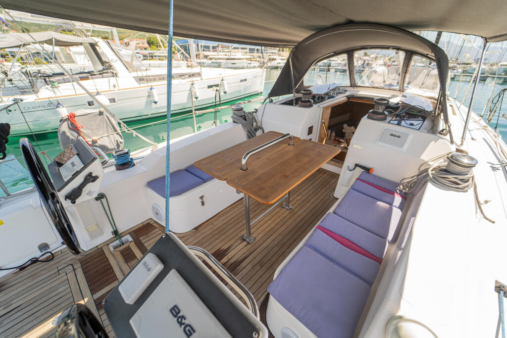 Salona 380 Navis Celere