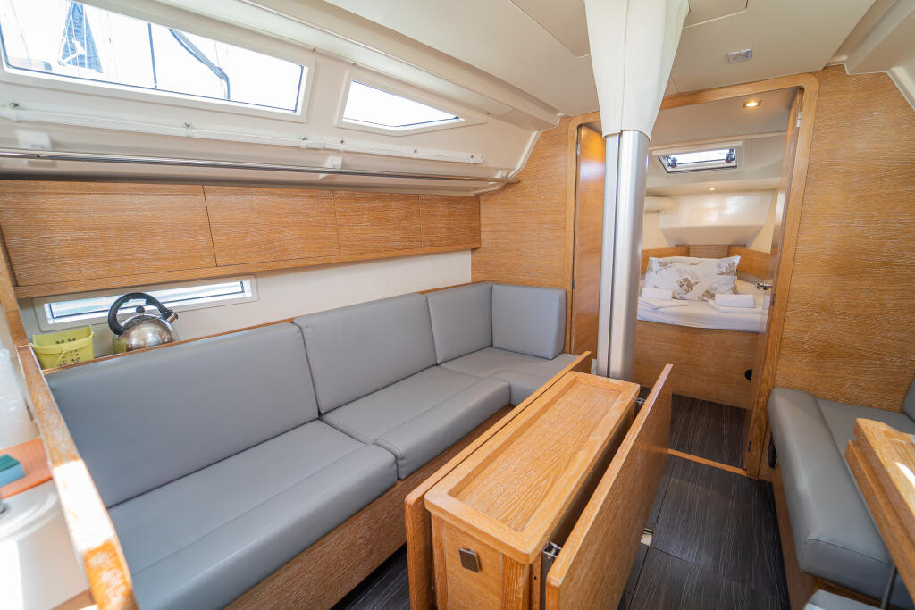 Salona 380 Navis Celere