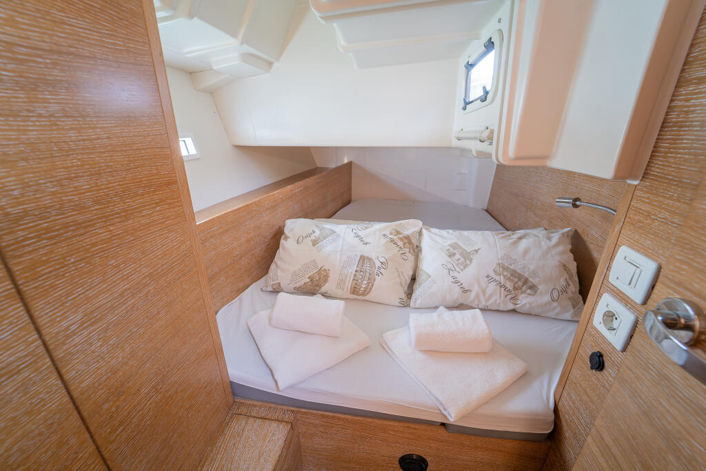 Salona 380 Navis Celere