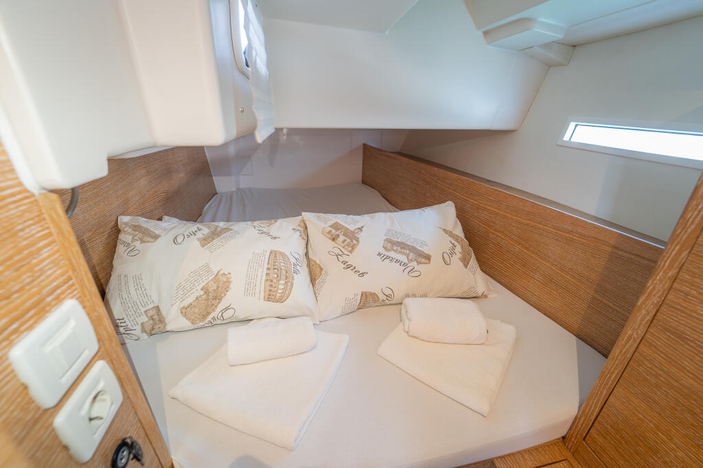 Salona 380 Navis Celere