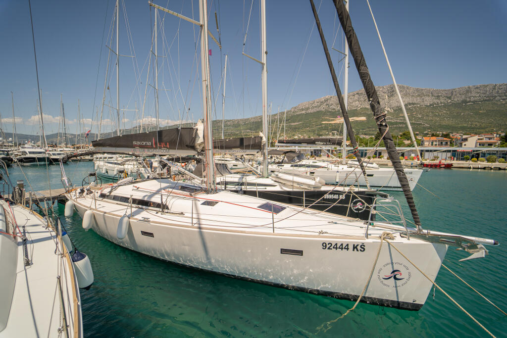 Salona 44 Calanthe