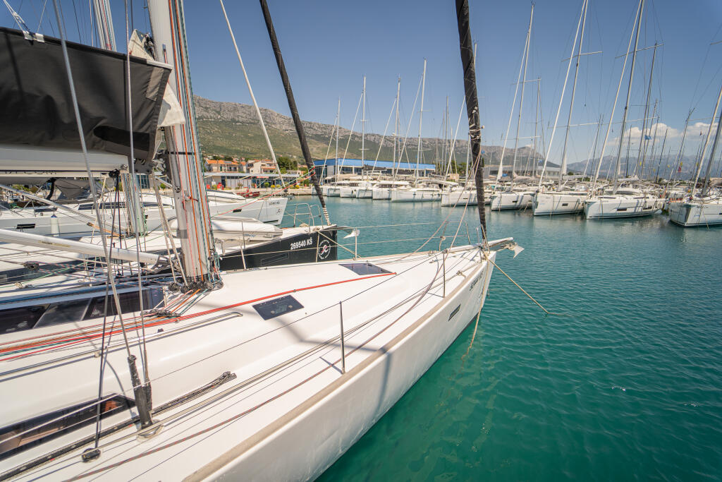 Salona 44 Calanthe