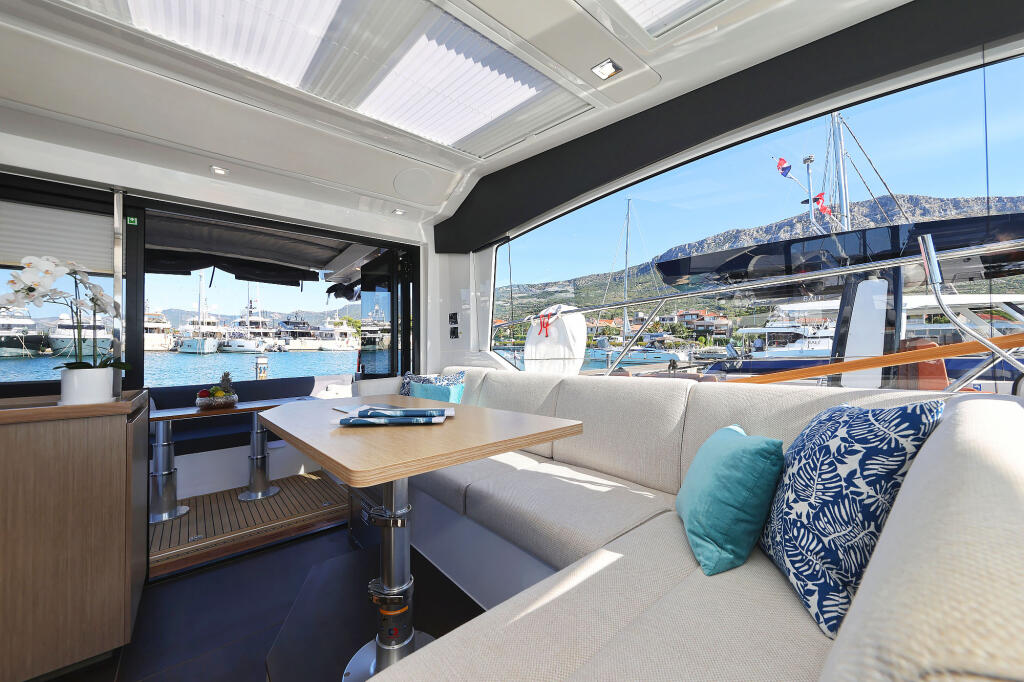 Sealine C390 Tireless
