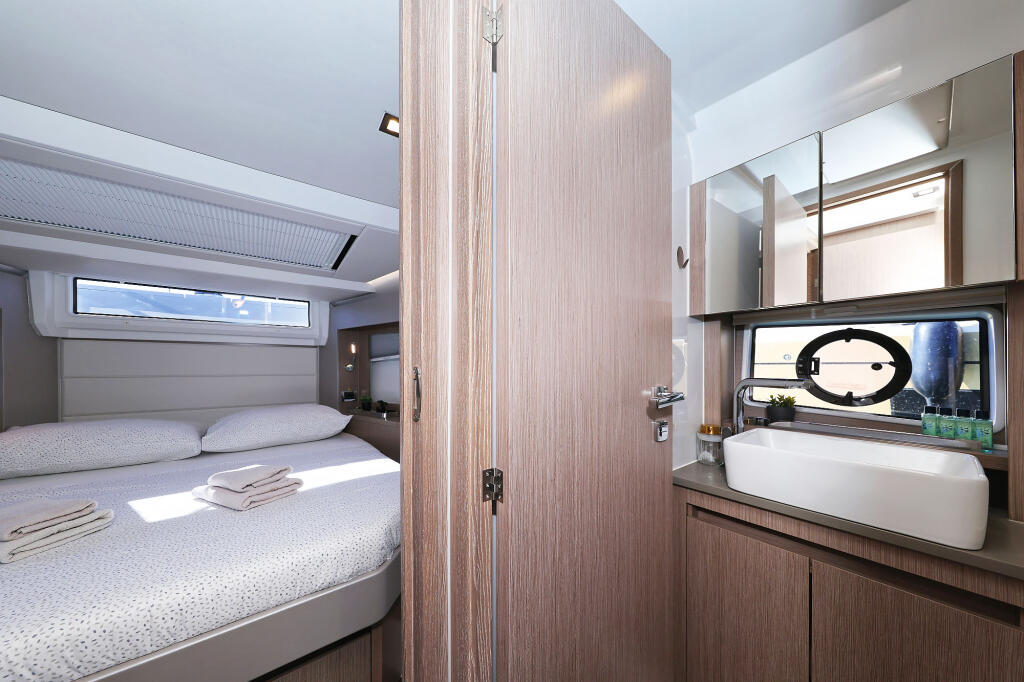 Sealine C390 Tireless