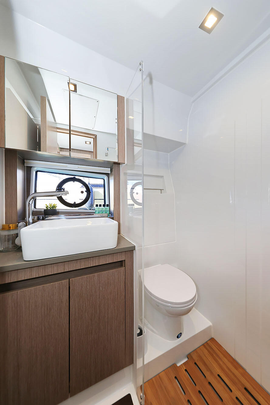 Sealine C390 Tireless