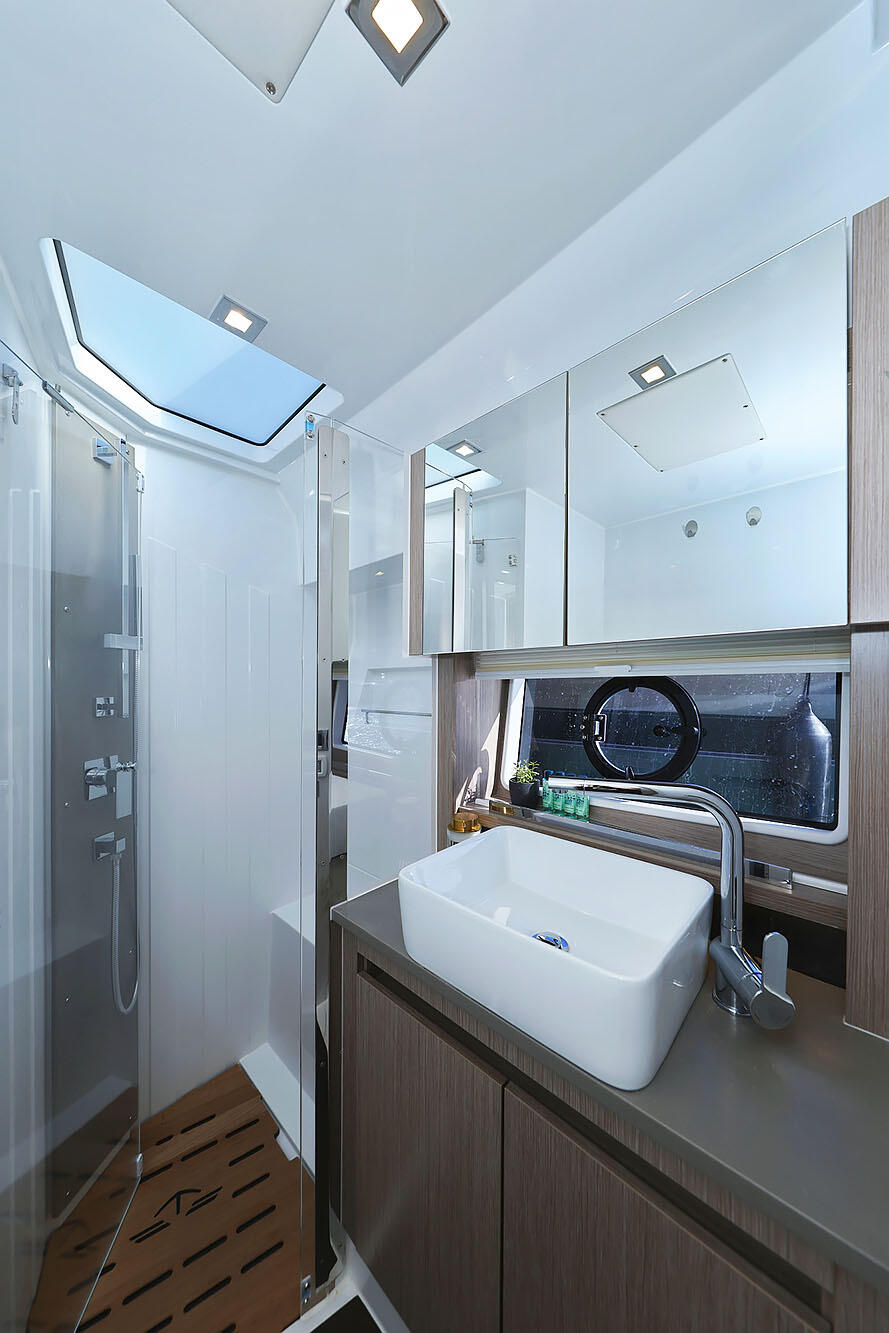 Sealine C390 Tireless
