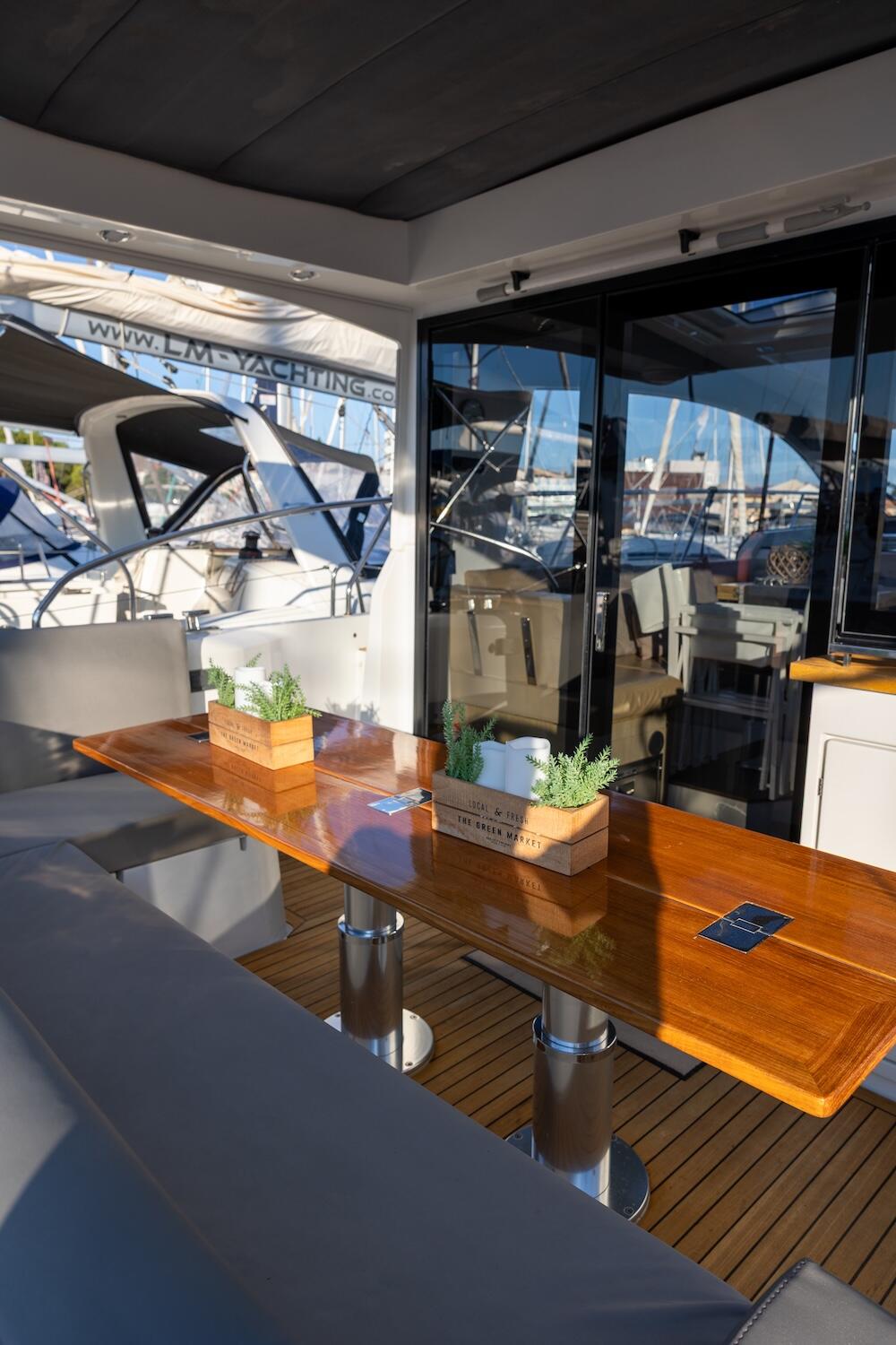 Sealine C390 Ecstasea