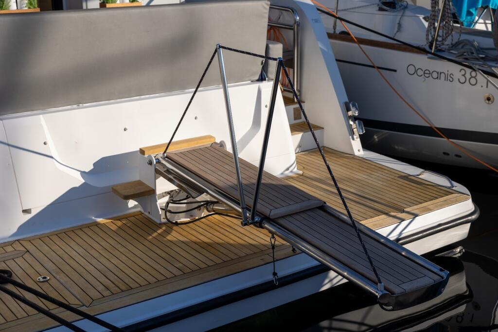 Sealine C390 Ecstasea