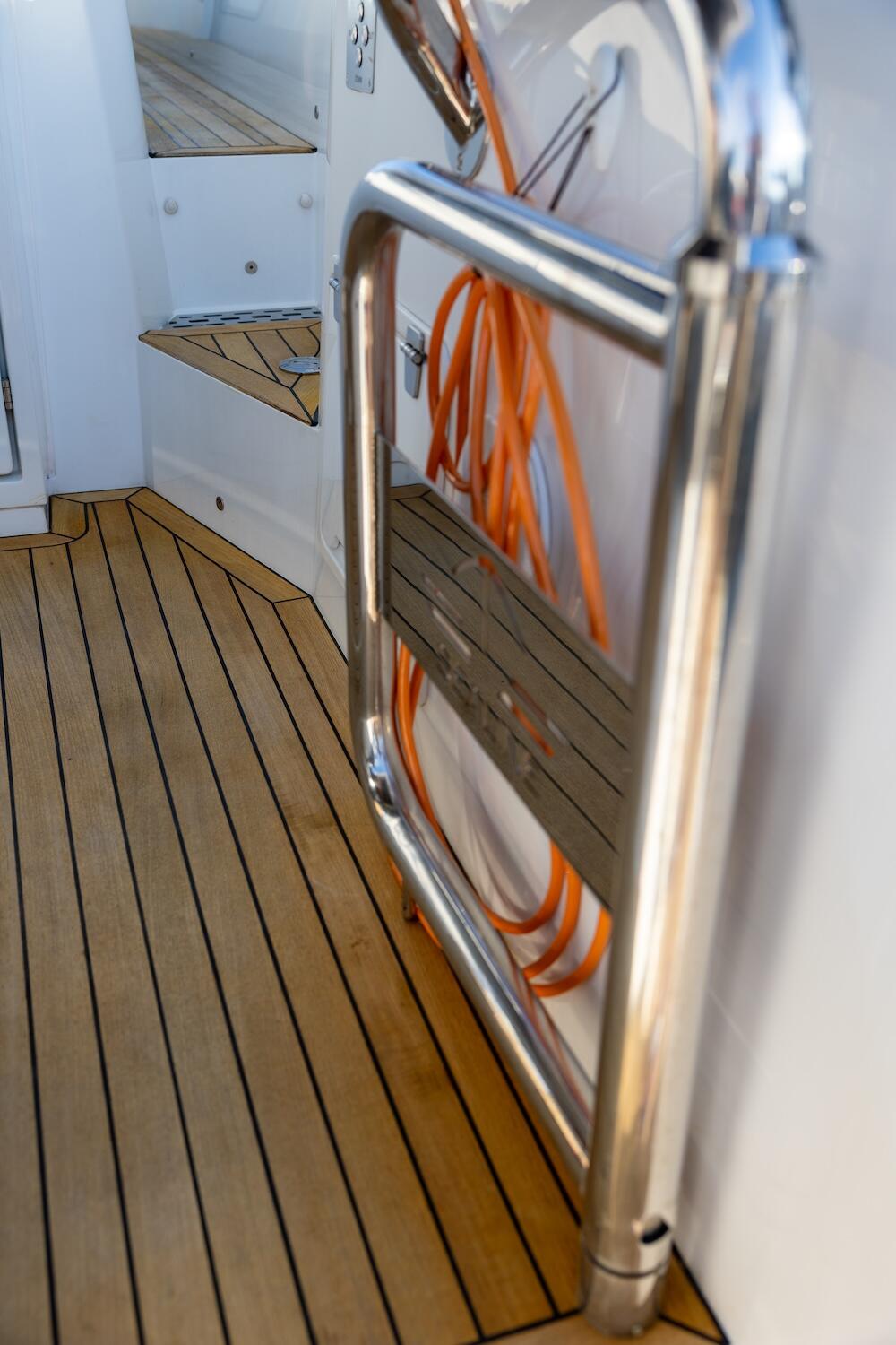 Sealine C390 Ecstasea