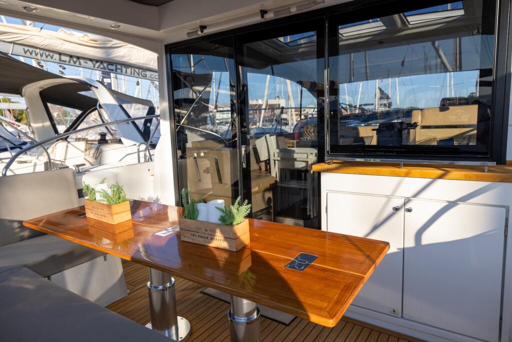 Sealine C390 Ecstasea