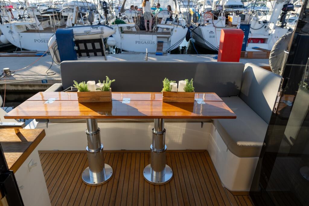 Sealine C390 Ecstasea