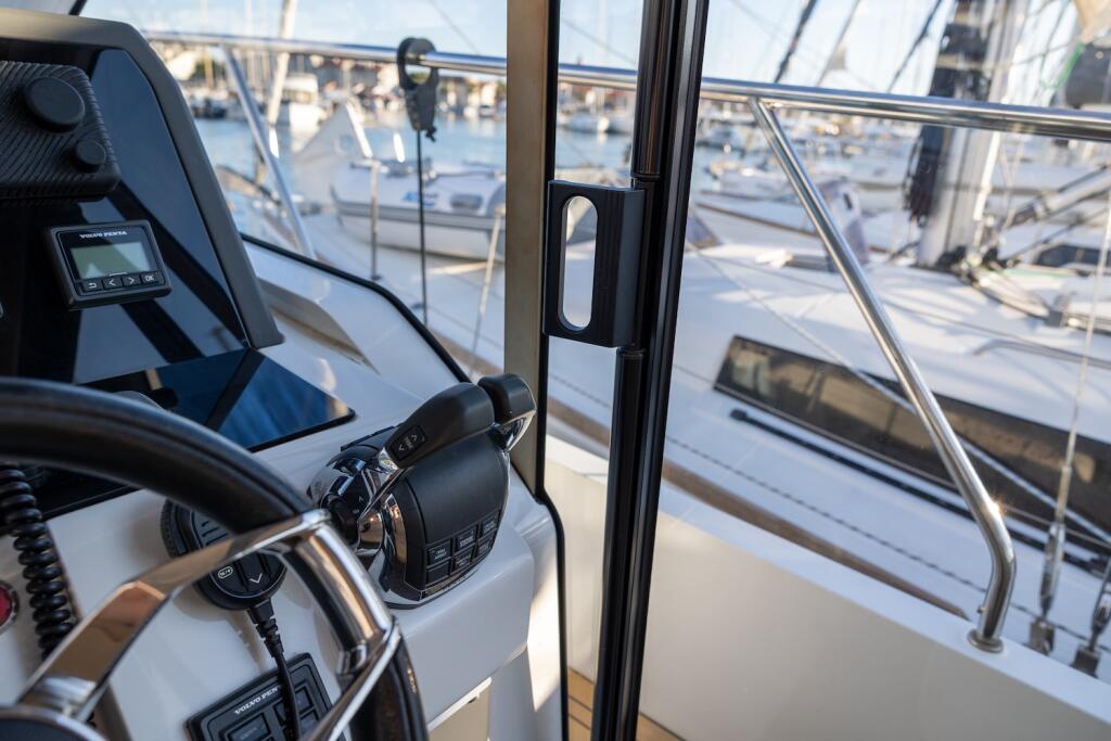 Sealine C390 Ecstasea