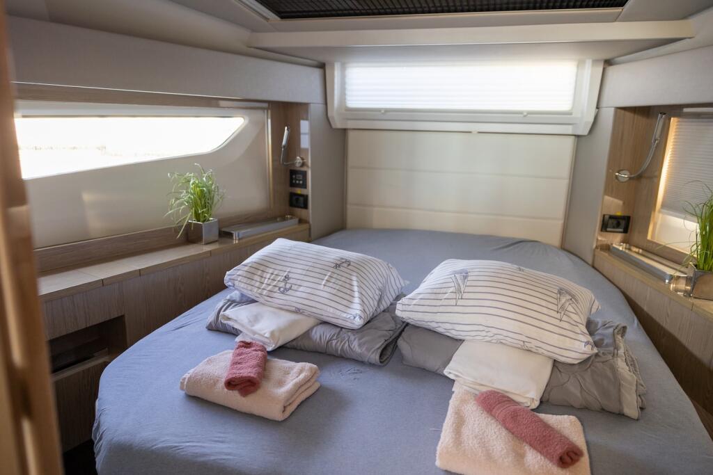 Sealine C390 Ecstasea