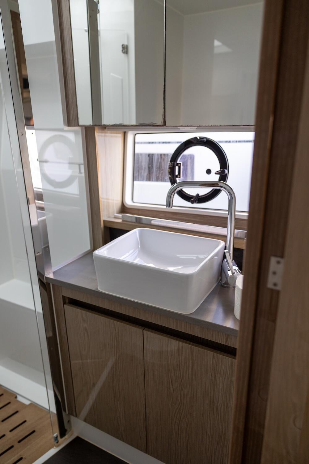 Sealine C390 Ecstasea