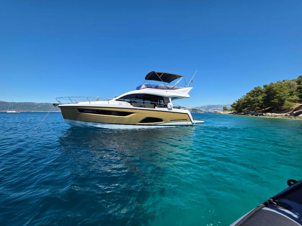 Sealine F430 Tireless Too