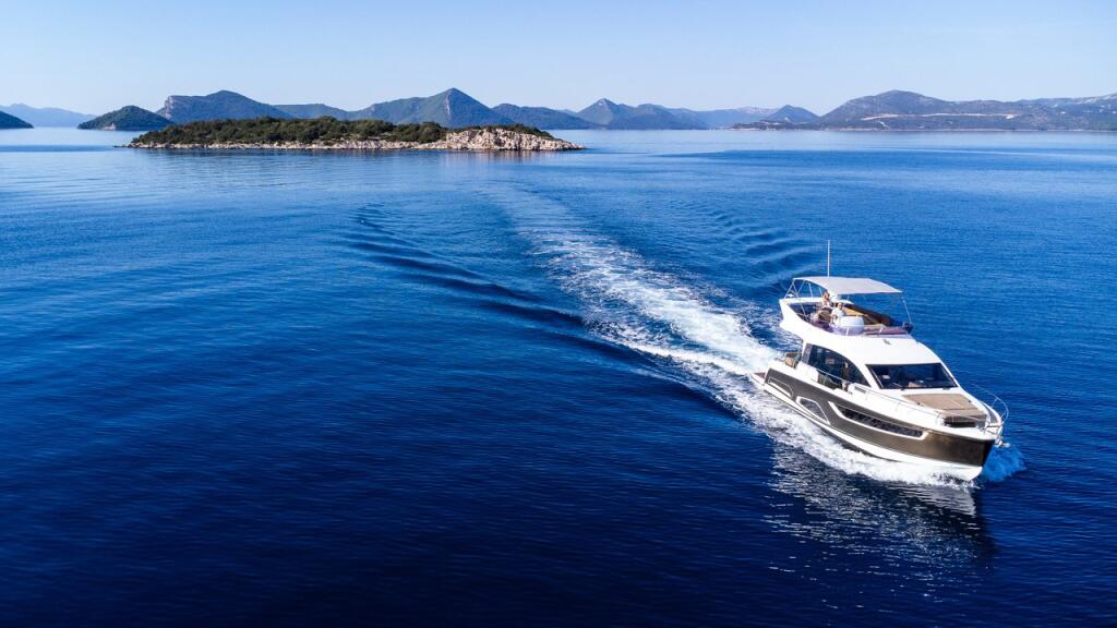 Sealine F430 Lomar