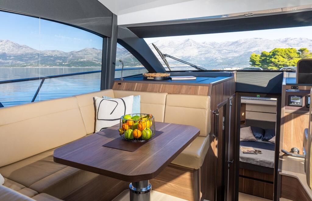 Sealine F430 Lomar