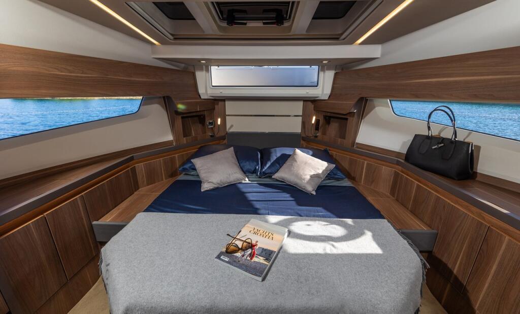 Sealine F430 Lomar