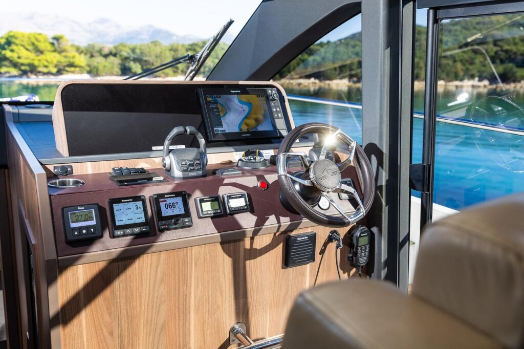 Sealine F430 Lomar