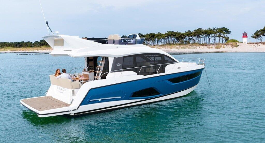 Sealine F430 Blue Lagoon