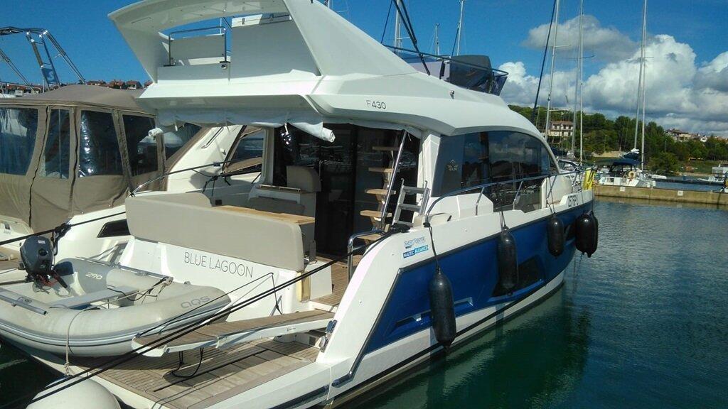 Sealine F430 Blue Lagoon