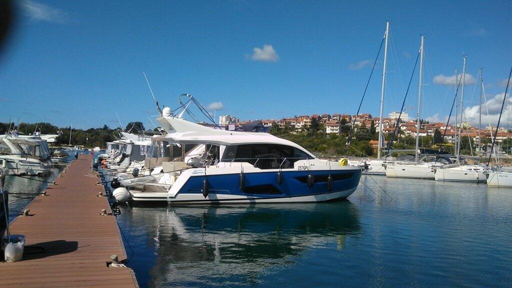 Sealine F430 Blue Lagoon