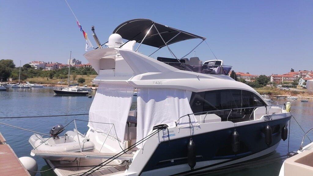 Sealine F430 Blue Lagoon