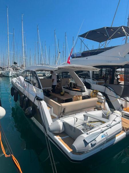 Sealine S335 Felicita