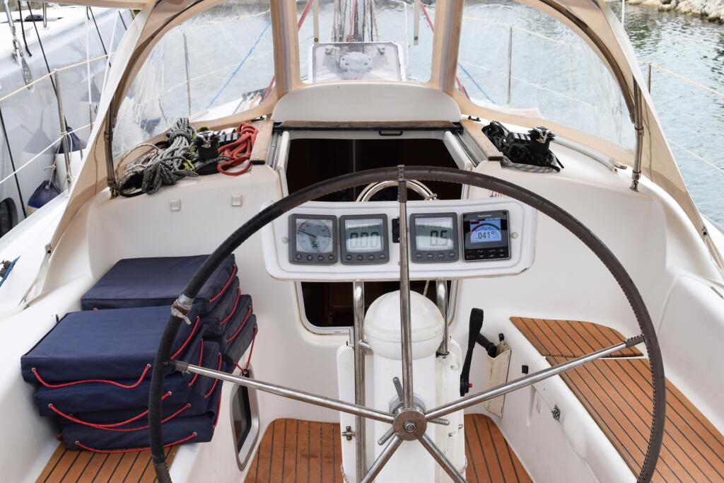 Sun Odyssey 32i Carmen