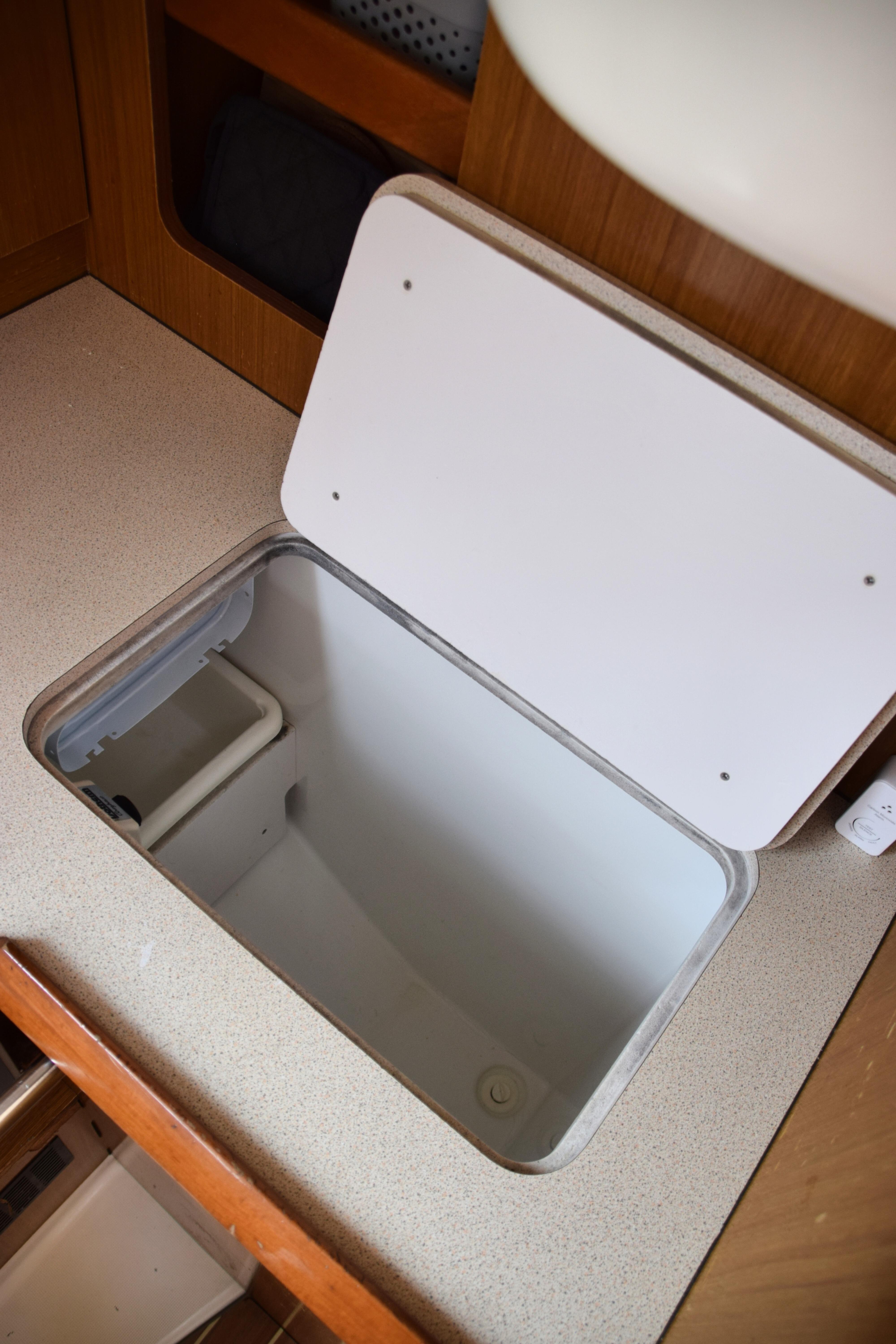 Sun Odyssey 32i Carmen