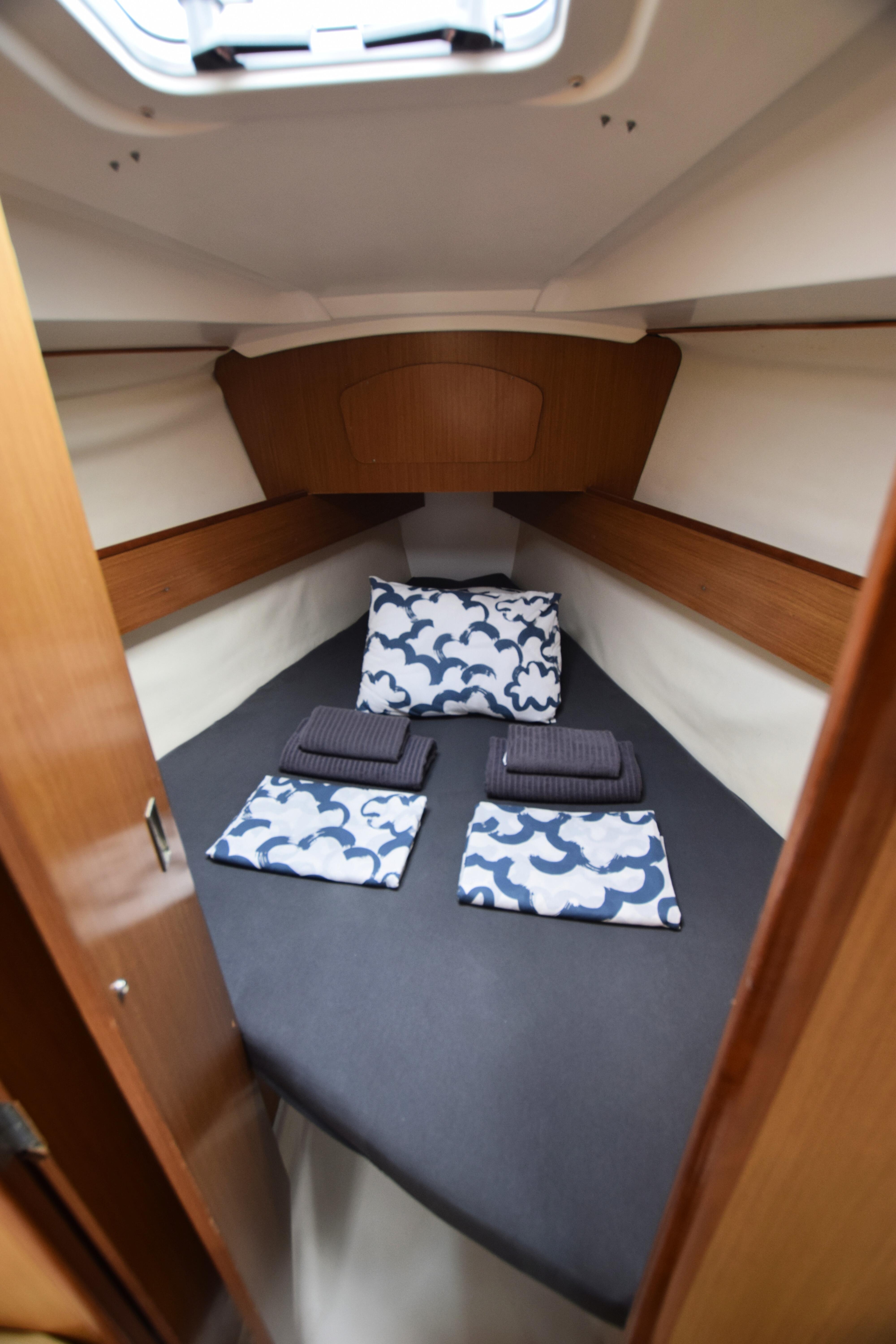 Sun Odyssey 32i Carmen