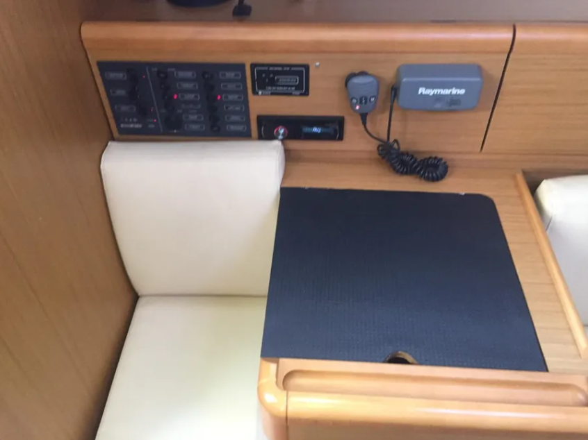 Sun Odyssey 33i Carry On