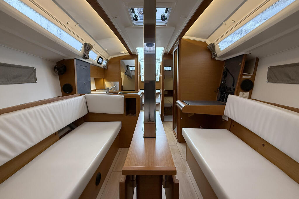 Sun Odyssey 349 Ana