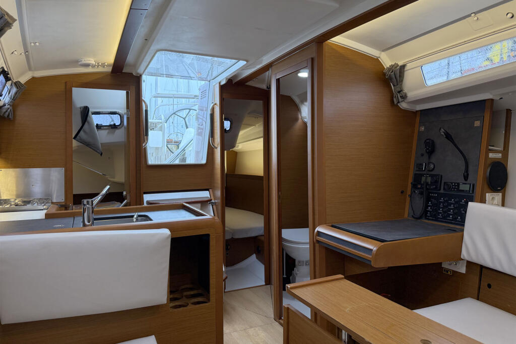Sun Odyssey 349 Ana