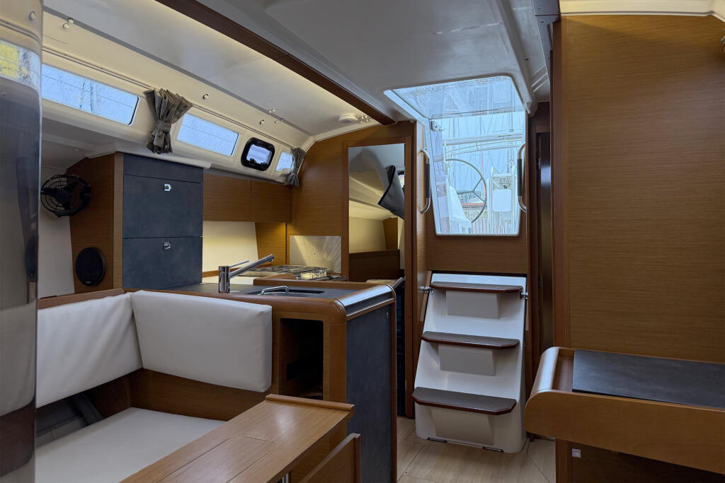Sun Odyssey 349 Ana