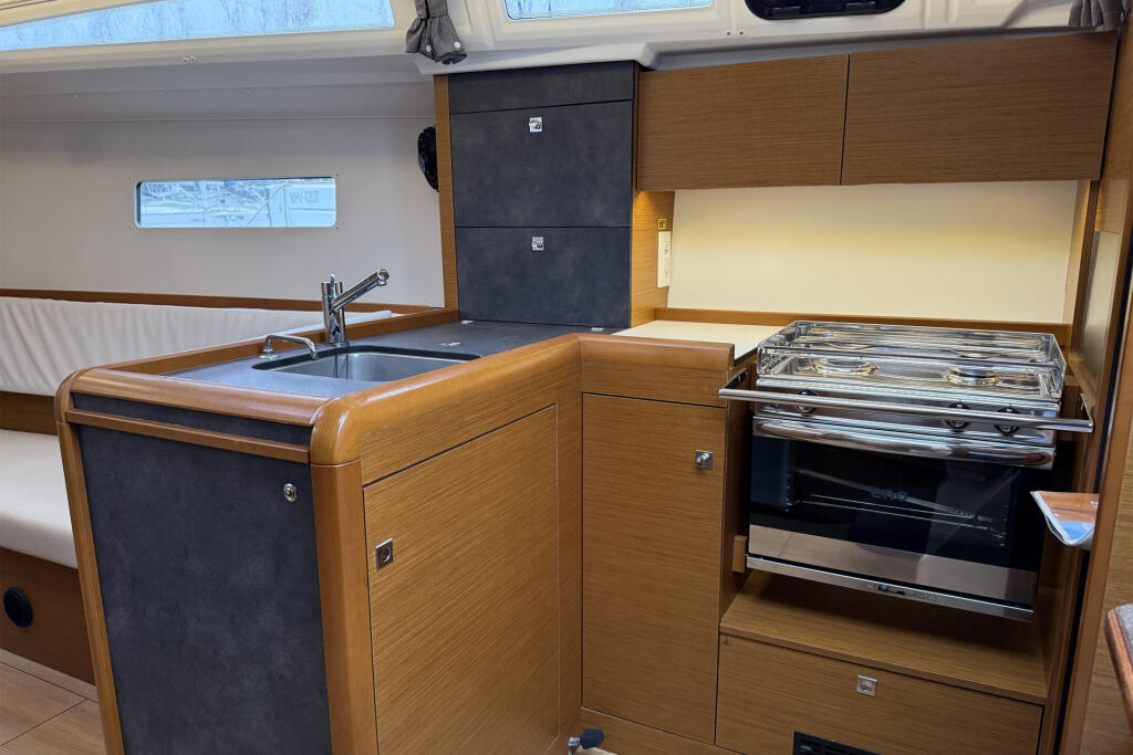 Sun Odyssey 349 Ana