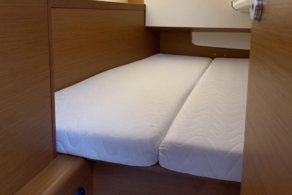 Sun Odyssey 349 Ana