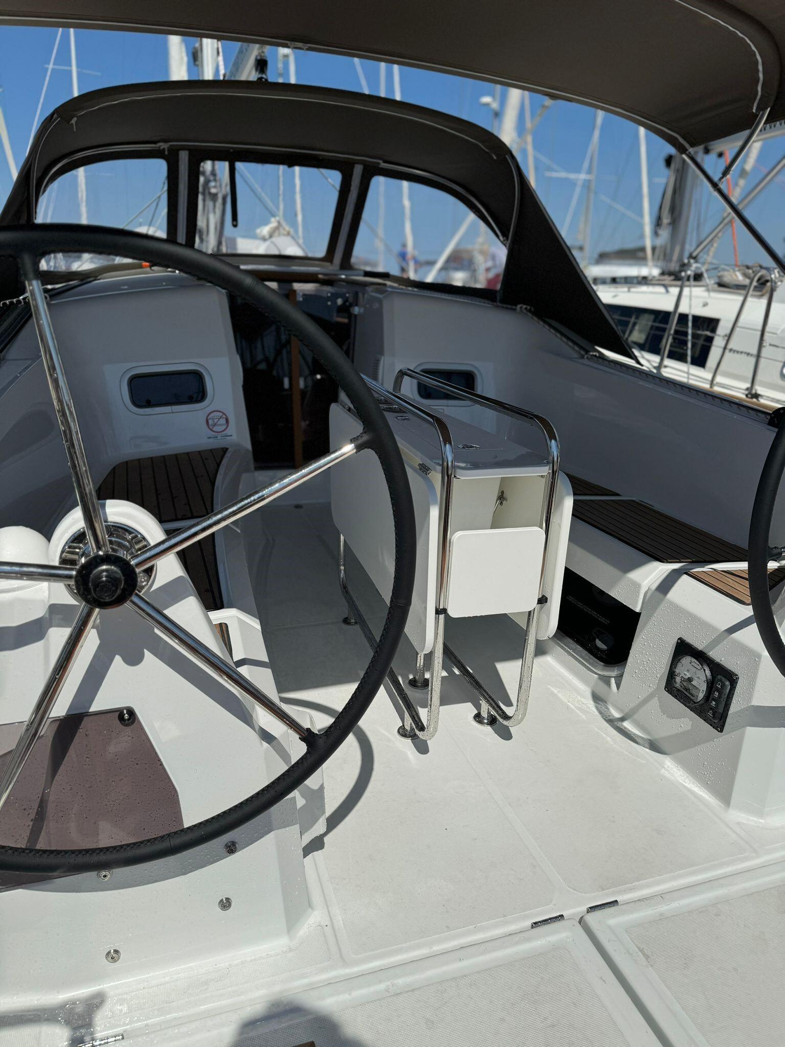 Sun Odyssey 349 Joy Division