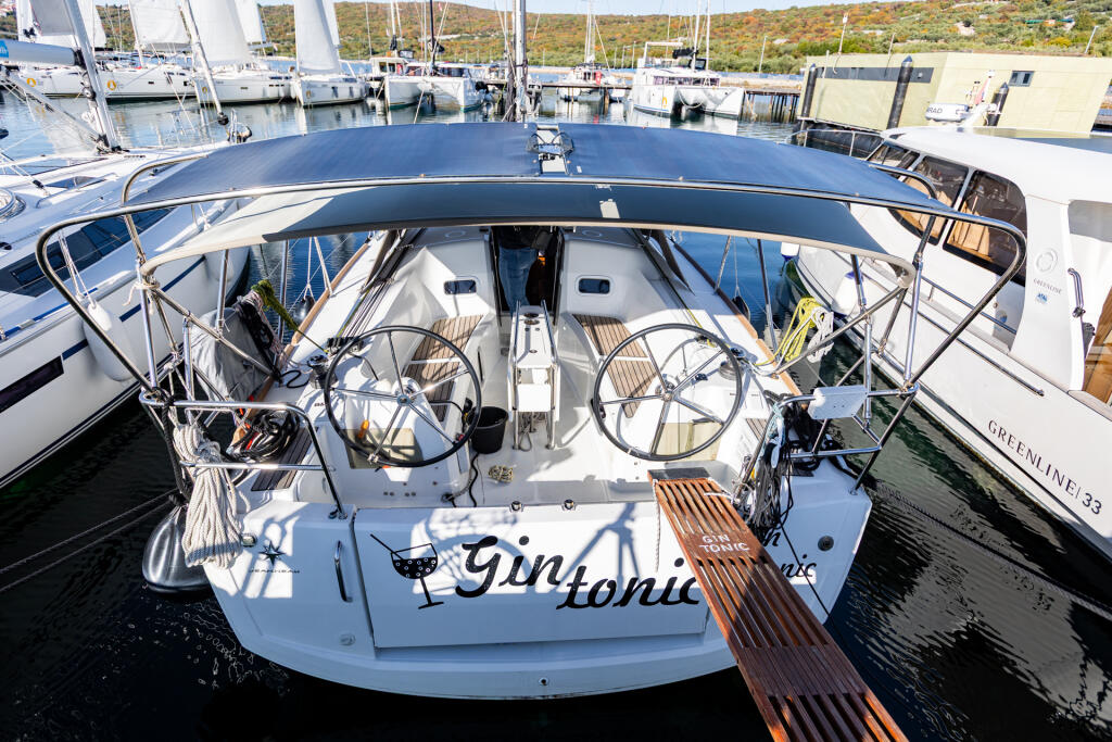 Sun Odyssey 349 Gin Tonic